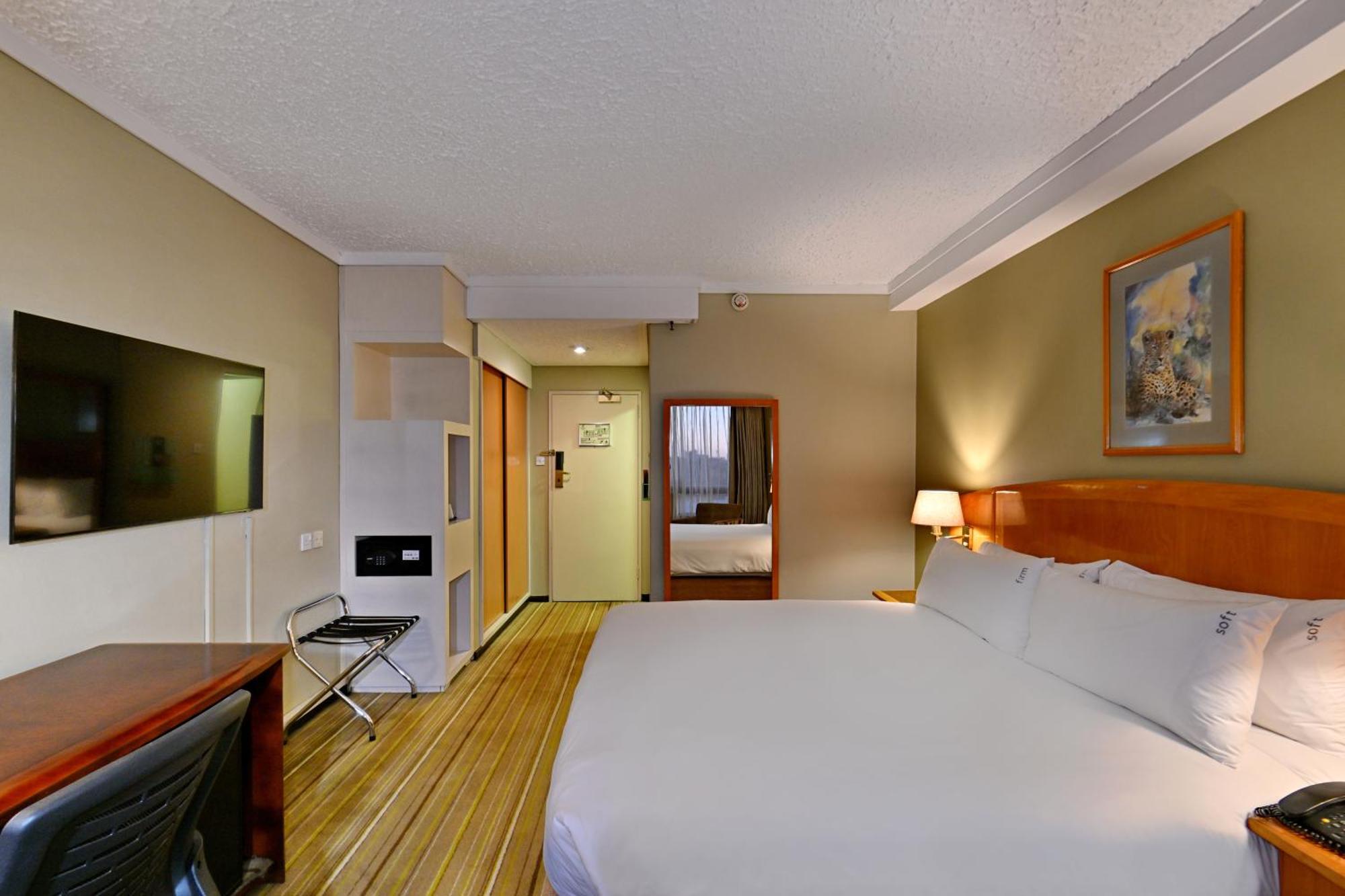 Holiday Inn - Harare By Ihg Zewnętrze zdjęcie
